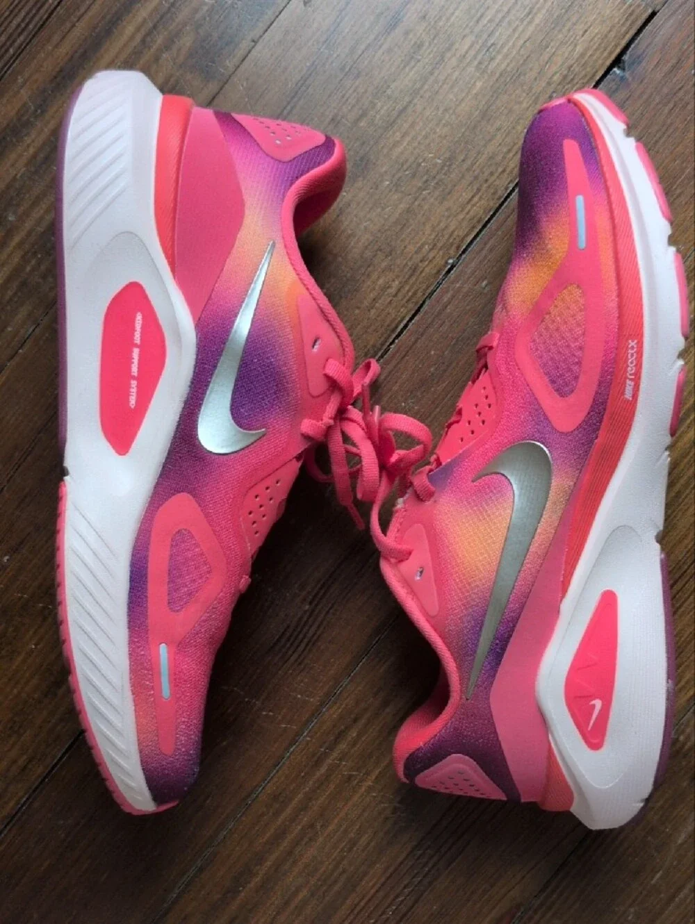 Nike Structure 26 - Pink Purple Gradient